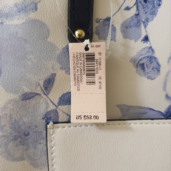 Victoria's Secret Blue & White Floral Carryall Tote Bag Spring 2022 Limited Ed. - Picture 7 of 8